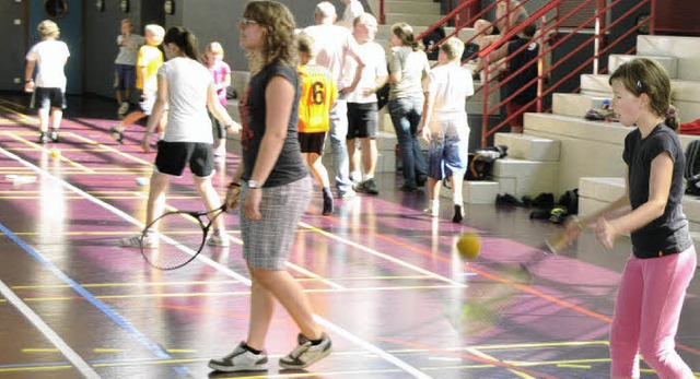 Tennis war eine der zahlreichen Sporta...schen Sportcamp kennen lernen konnten.  | Foto: Alexander Anlicker