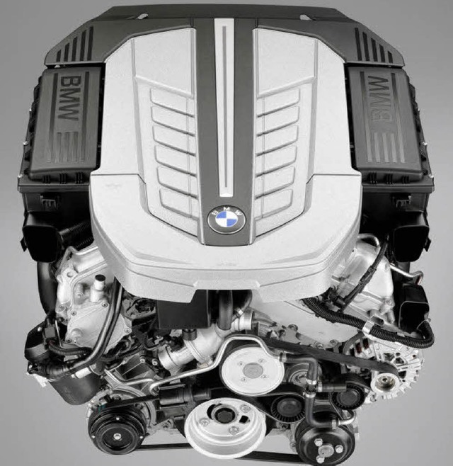 Motorenbaukompetenz: Zwlfzylinder-Ben... BMW mit Twin-Power-Turbo und  544 PS   | Foto: werksfoto