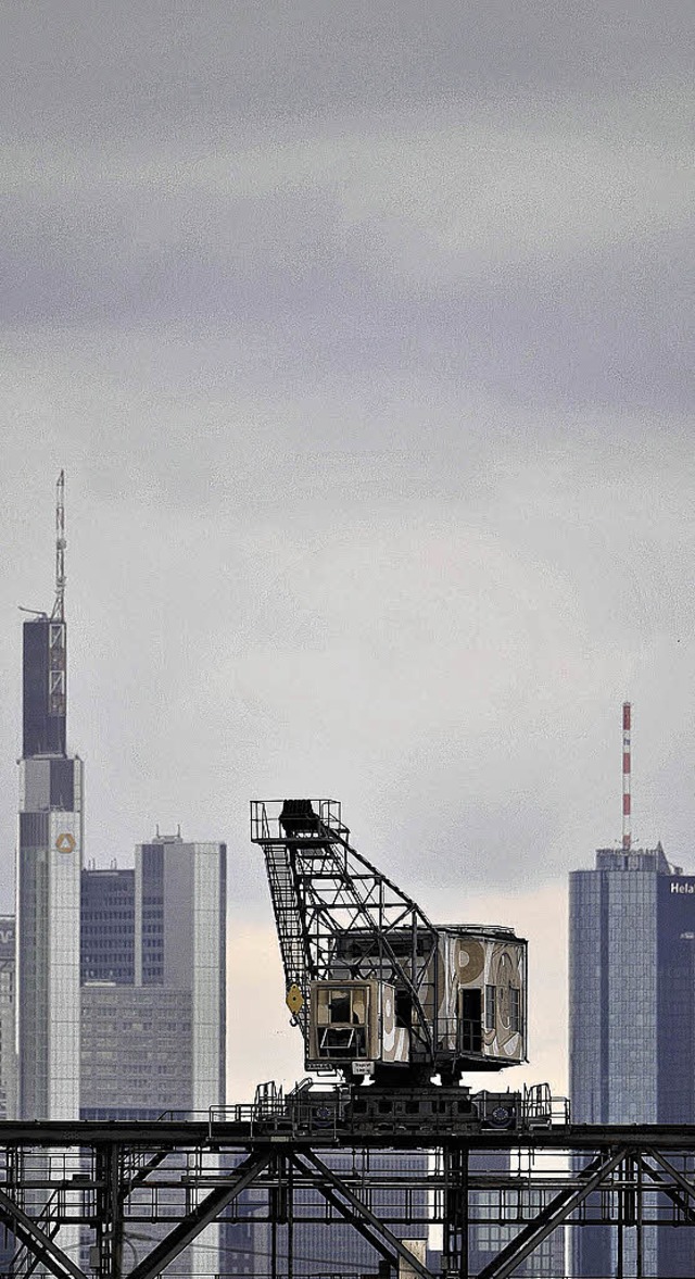 Bauarbeiten vor Frankfurts Bankentrmen   | Foto: dpa