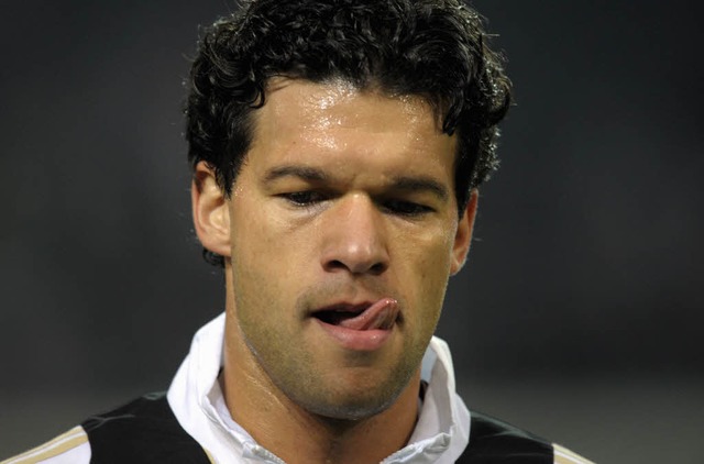 Michael Ballack soll erst wieder in To...kehrt, sagt Bundestrainer Joachim Lw.  | Foto: ddp