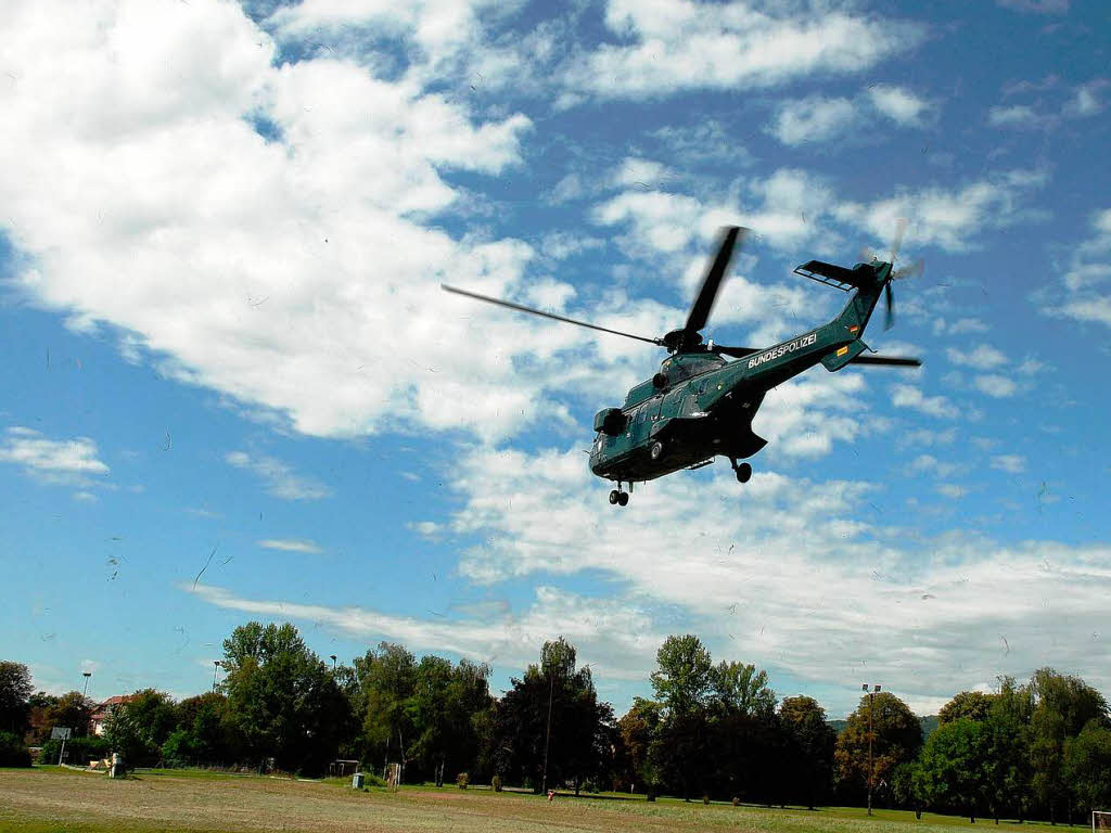 Der Kanzlerinnenhubschrauber habt in  Rheinfelden ab. Nicht berliefert ist, ob Merkel gewunken hat.