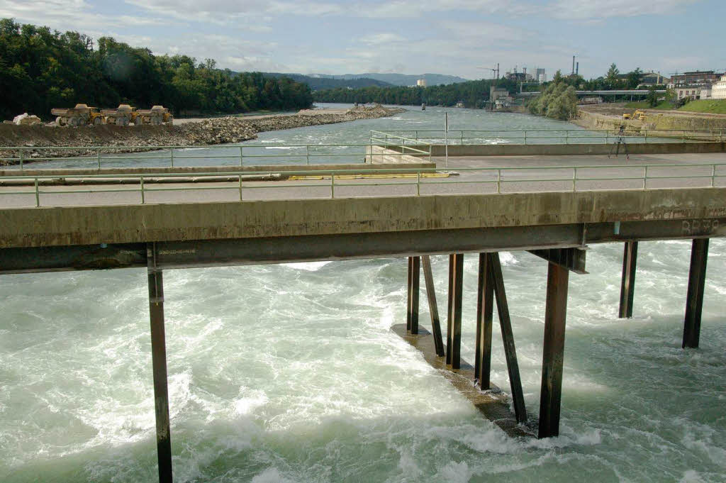 Die Wasserkraft des Rheins sah sich Angela Merkel von dieser Stelle aus an