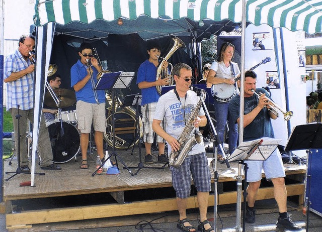 Die Familienband Brass-Families um den...xieland bei kleinen Veranstaltungen.    | Foto: Minzer