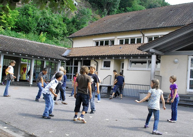 Leben auf dem Schulhof: In Schwrstadt...tschule einen enormen Schlerzuwachs.   | Foto: Ralf Staub