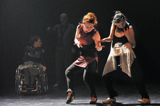 Ausdrucksvoller Tanz in &#8222;On Beauty&#8220;   | Foto: Annette Mahro
