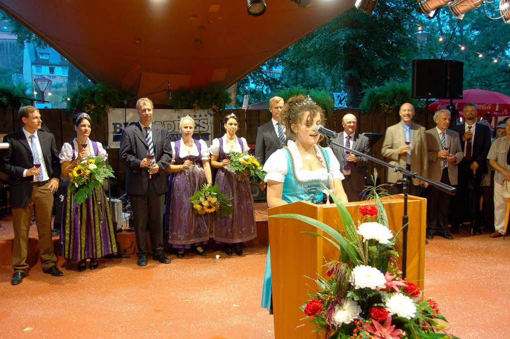 Weinprinzessin Natalie Henninger  erffnet das 54. Bereichsweinfest fr Kaiserstuhl und Tuniberg.