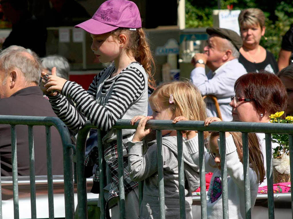 Kindertraum Pferde: Vor allem kleine Mädchen zählen zu den geduldigsten Zuschauern. Kindertraum Pferde: Vor allem kleine Mädchen zählen zu den geduldigsten Zuschauern.