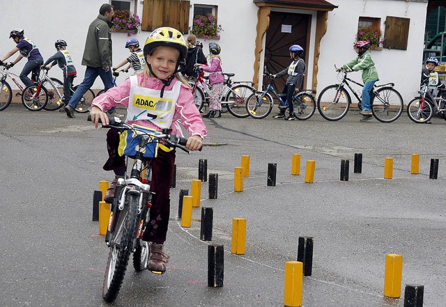 Flott um die Kurven &#8211; aber ohne ein Kltzchen umzustoen!   | Foto: Heidi Fssel