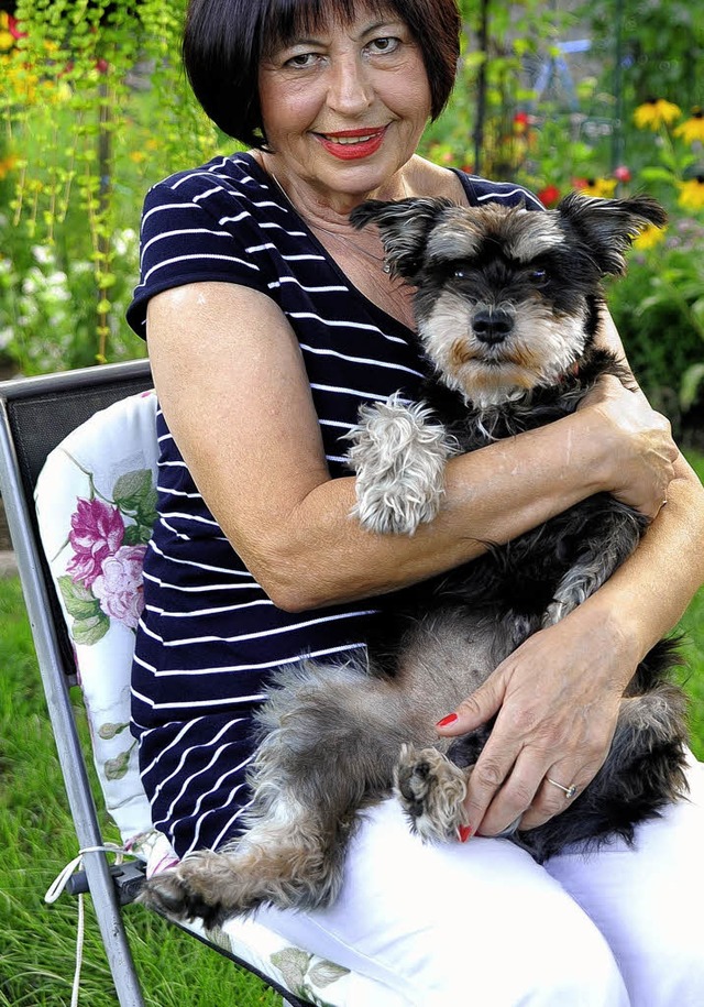 Monika Schtzle und Zwergschnauzer Bobby   | Foto: Thomas Kunz