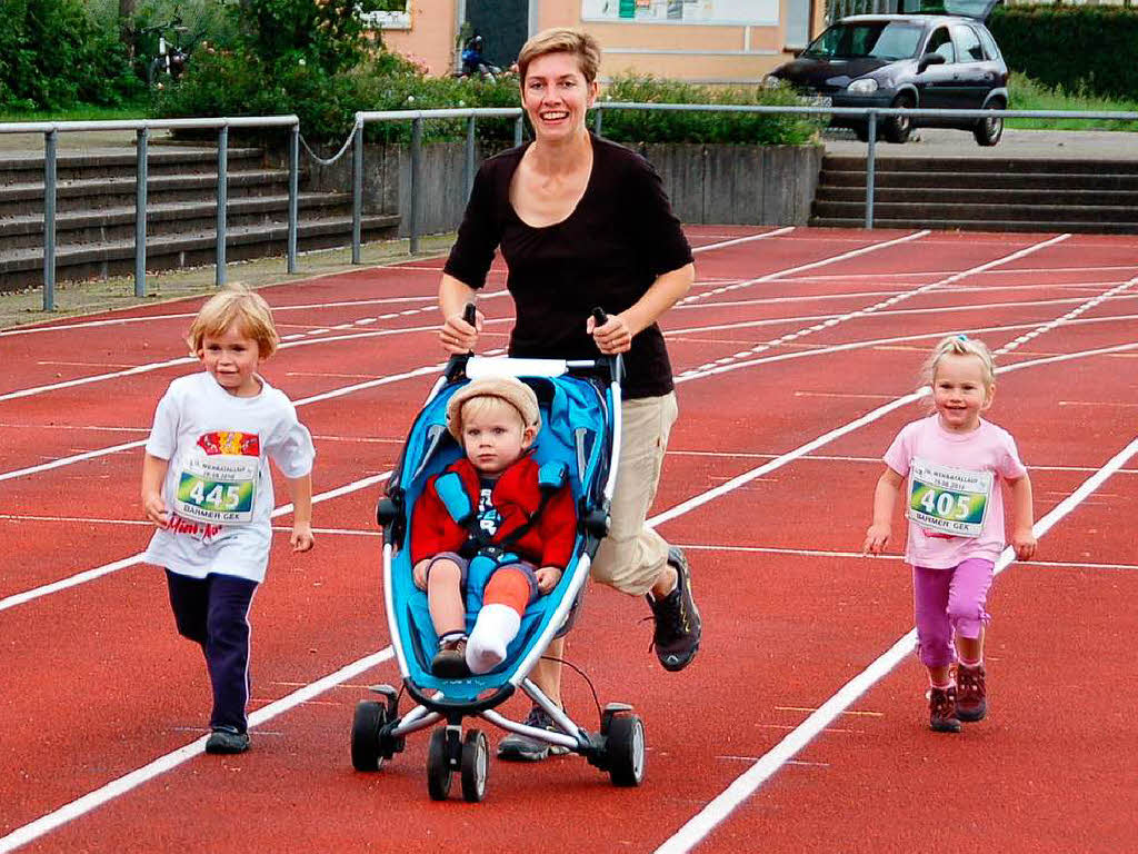 Die „Bambini“ konnten den Start ihres Rennens kaum erwarten und liefen dann mit Feuereifer. Die „Bambini“ konnten den Start ihres Rennens kaum erwarten und liefen dann mit Feuereifer.