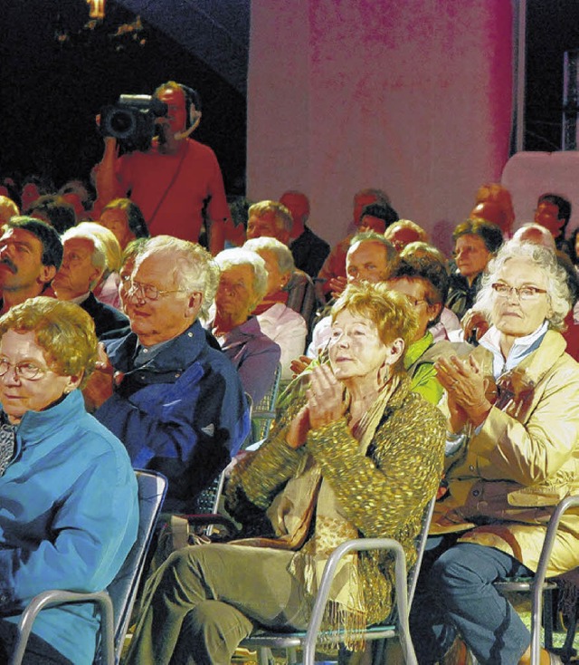 800 Gste sorgten bei der Livesendung ...her allerdings eine Unwetterwarnung.    | Foto: Roland Sprich