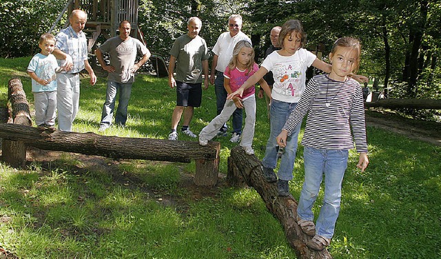 Auf dem Waldspielplatz in Kuhbach knnen Kinder auch das Balancieren ben.   | Foto: Fssel