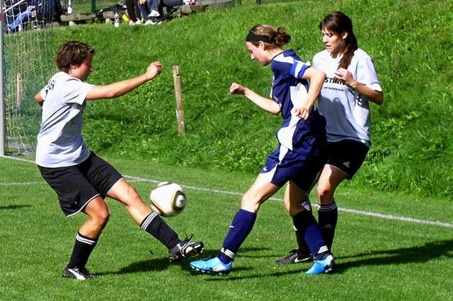 Fuball und Musik trotz Regenwetter