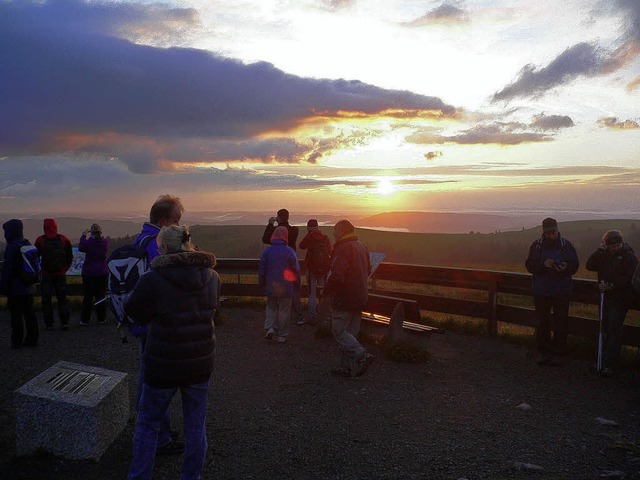 Geschafft: Rechtzeitig zum Sonnenaufga... die Wandergruppe auf dem  Feldberg.    | Foto: Original-Schwarzwald