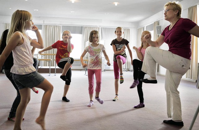 Mit Bewegung Konzentrationsschwierigke...1; das ist das Konzept von Brain Gym.   | Foto: Ch. Breithaupt