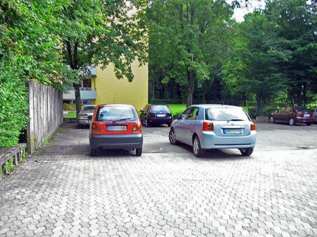 rgernis: Parkende Autos auf einem Platz fr Kinder.   | Foto: Privat