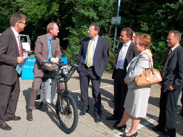 Der TV-Wetterfrosch auf dem Elektromobil in Freiamt-Glasig  | Foto: Pia Grttinger