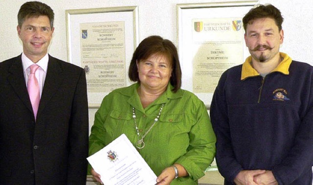 Annette Peschka (Mitte) wurde fr 25 J...und Gerd Woop vom Personalrat geehrt.   | Foto: Diehl