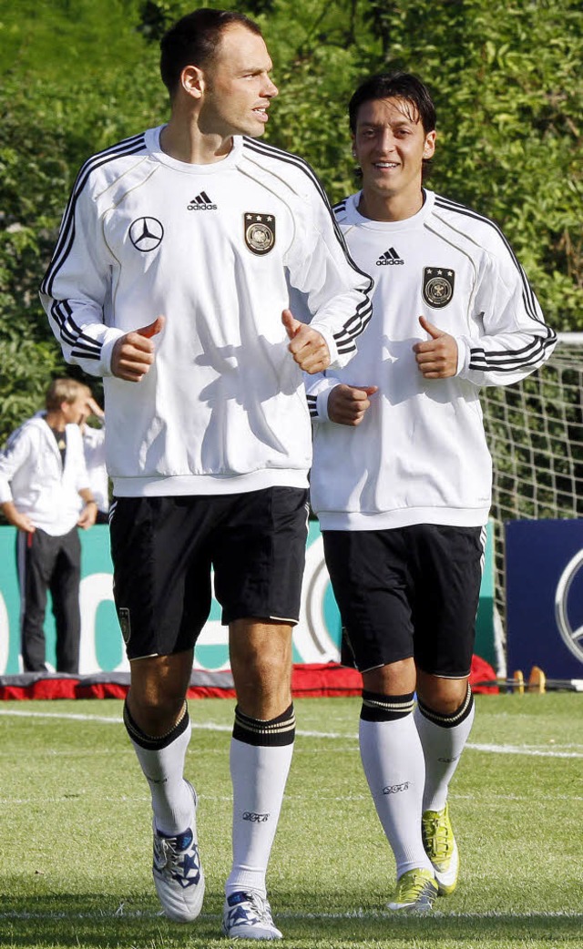 Stehen gegen Belgien unter besonderer ...nks) und der Neu-Madrilene Mesut zil.  | Foto: dpa