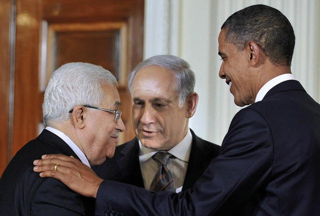 Freundschaftliche Gesten: Mahmud Abbas...Netanjahu und Barack Obama (von links)  | Foto: AFP