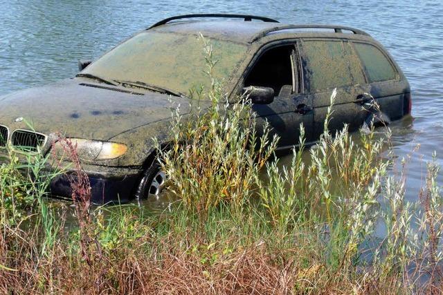 Gestohlenes Auto im Baggersee gefunden
