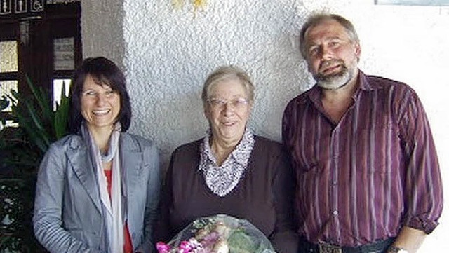 Fr ihre Treue wurde Gisela Herzog (Mi...ohof in Schwrzenbach ausgezeichnet.   | Foto: HTG