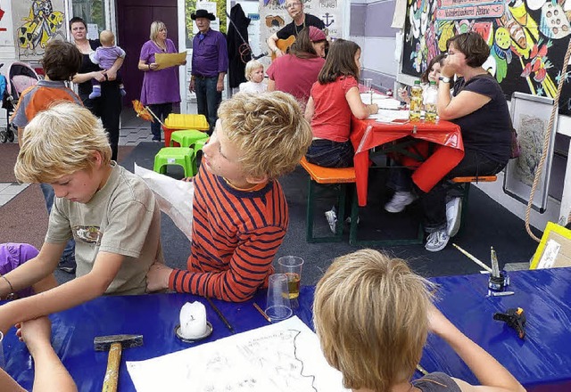 Viel Spa hatten die Kinder im Seidenweber.   | Foto: Claudia gempp