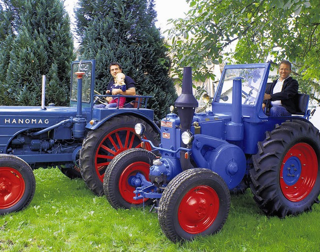 Thomas Maier (rechts) hat die Liebe f...#8222;brumm brumm&#8220; fahren darf.   | Foto: Huwiler