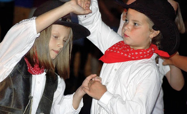 In die Herzen des Publikums tanzten si...n Line Dancer der Honky Tonk Dancers.   | Foto: hildegard siebold