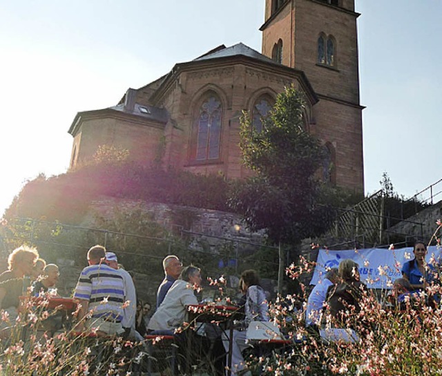 Idyllisch unterhalb der Heilig-Geist-K... Turmhock  des Gewerbeverbands statt.   | Foto: Saskia Baumgratner