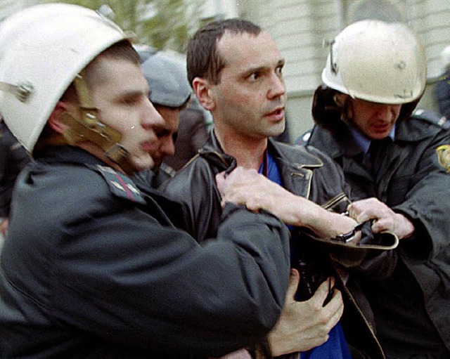 Undatierte Aufnahme einer Festnahme  Oleg Bebenins   | Foto: dpa