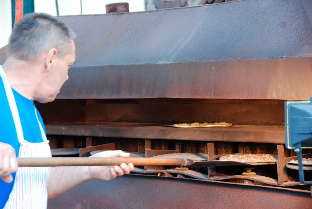 Der kulinarische Renner: Im Holzofen gebackene Elssser Flammenkuchen.