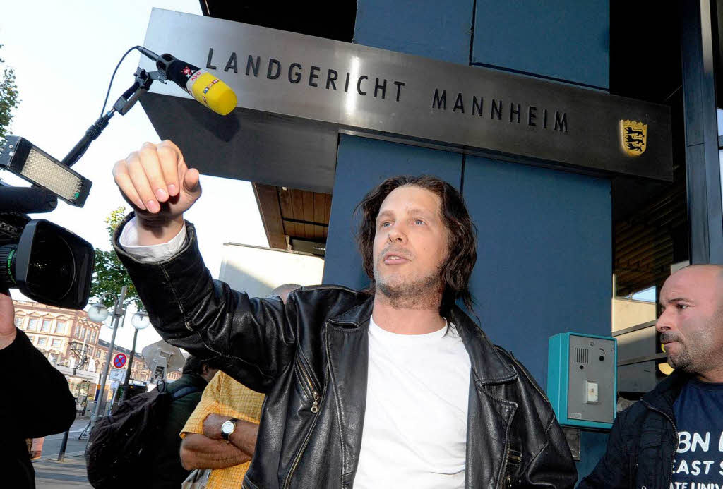 Der peinlich Auftritt von Oliver Pocher vor dem Landgericht Mannheim Der peinlich Auftritt von Oliver Pocher vor dem Landgericht Mannheim