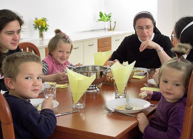 Nicht nur, aber auch Kinder werden in ...n Vares von Ordensschwestern betreut.   | Foto: katholisches bildungswerk