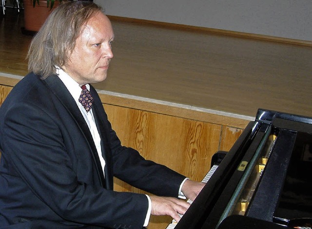 Wolfram Lorenzen bei seiner Chopin-Matinee im Evangelischen Gemeindesaal.   | Foto: Roswitha Frey