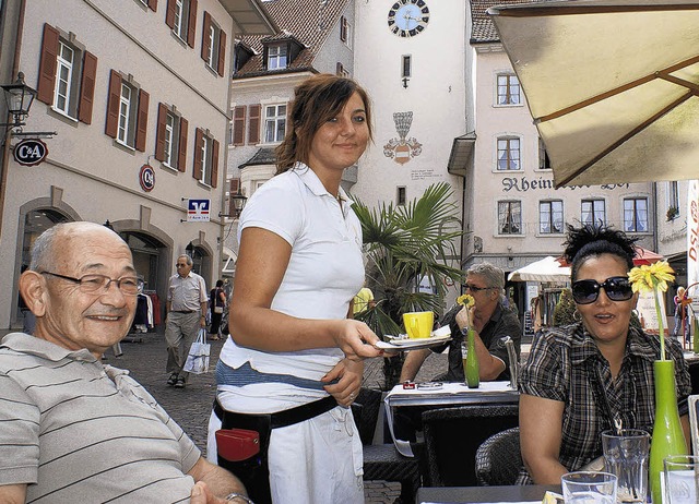 Die ersten Sonnenstrahlen im September...huter Straencafs, wie hier  Oscars.   | Foto: huwiler