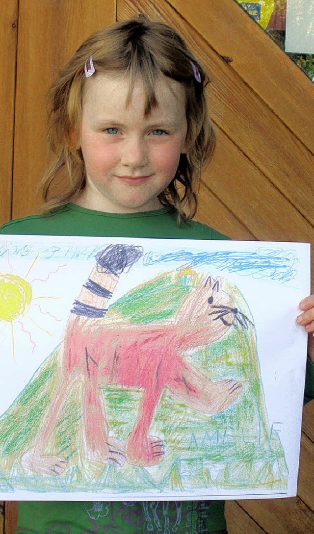 Die sechsjhrige Amelie Ebner aus Mnstertal prsentiert ihr Siegerbild.   | Foto: Lukas Wiesenhtter