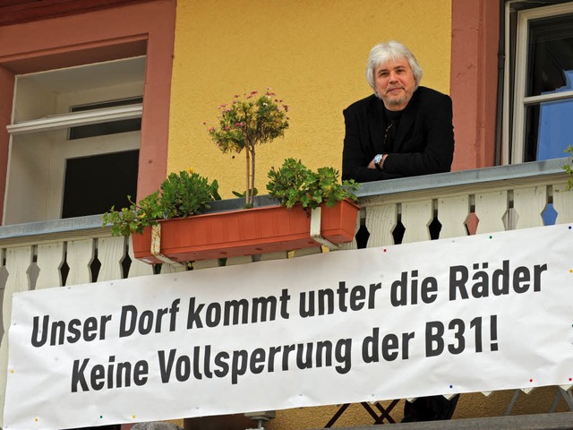 Erich Krieger von der &#8222;Initiativ...die damit verbundenen Umleitungsplne.  | Foto: dpa