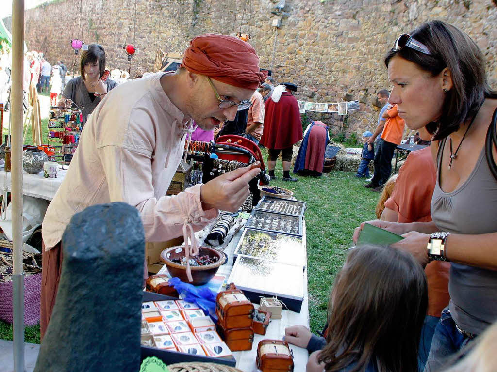 Buntes Treiben beim Burgfest auf der Hohengeroldseck Buntes Treiben beim Burgfest auf der Hohengeroldseck