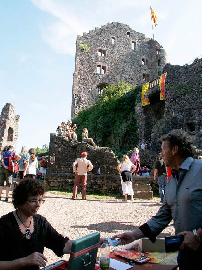 Buntes Treiben beim Burgfest auf der Hohengeroldseck Buntes Treiben beim Burgfest auf der Hohengeroldseck