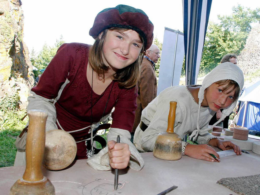 Buntes Treiben beim Burgfest auf der Hohengeroldseck Buntes Treiben beim Burgfest auf der Hohengeroldseck