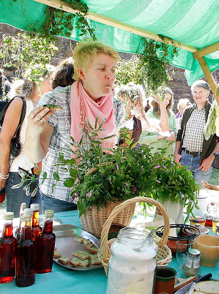 Buntes Treiben beim Burgfest auf der Hohengeroldseck Buntes Treiben beim Burgfest auf der Hohengeroldseck
