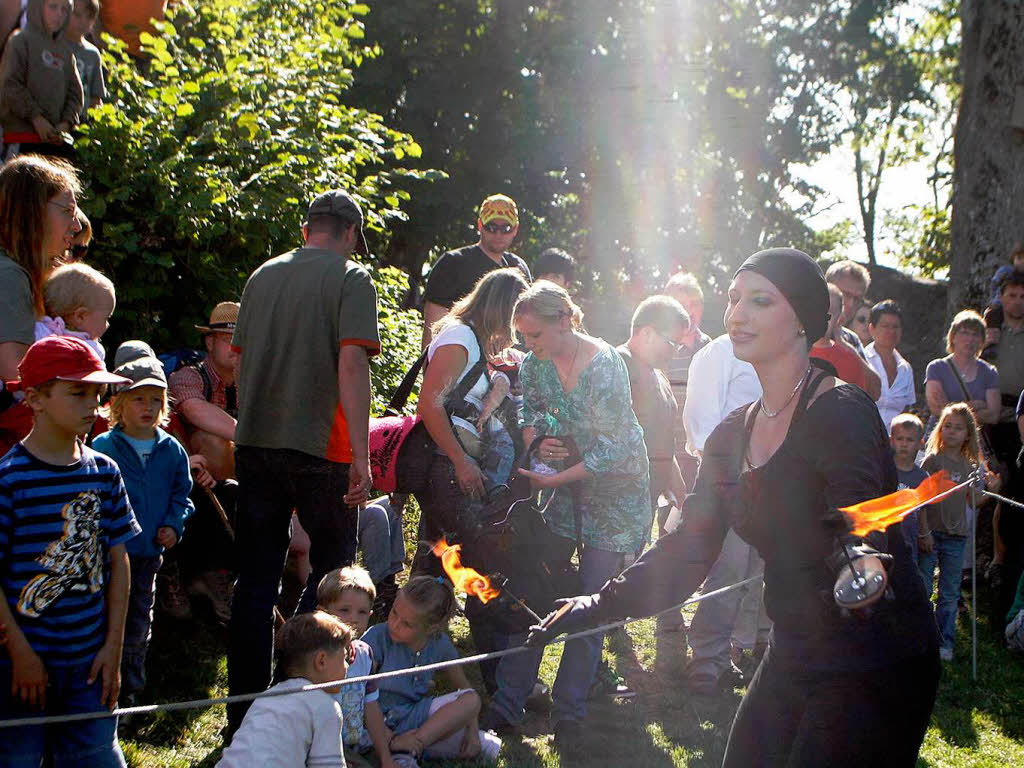 Buntes Treiben beim Burgfest auf der Hohengeroldseck Buntes Treiben beim Burgfest auf der Hohengeroldseck