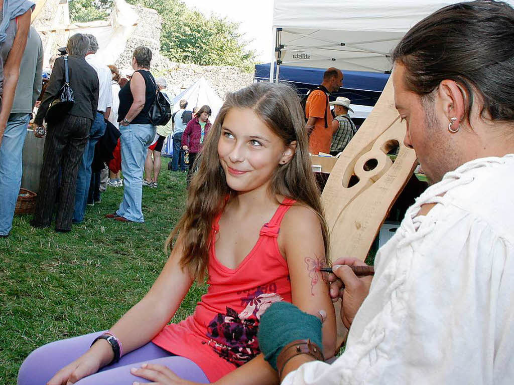 Buntes Treiben beim Burgfest auf der Hohengeroldseck Buntes Treiben beim Burgfest auf der Hohengeroldseck