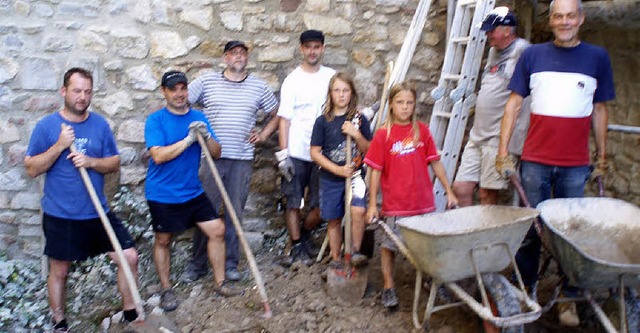 Arbeitseinsatz auf der Burgruine Landeck   | Foto: Privat