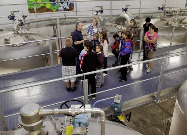 Riesig &#8211; Kinder marschieren durchs Wasserwerk.   | Foto: ch. breithaupt