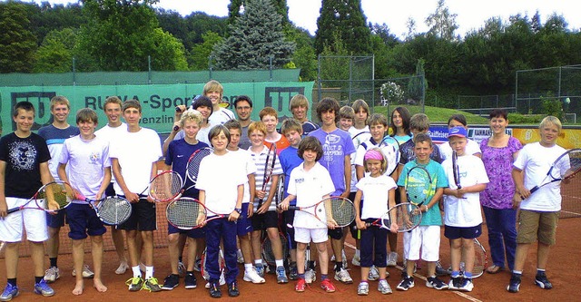 Jugendliche schwangen eine Woche lang ...nzlingen die Rackets und hatten Spa.   | Foto: Uwe Rahlf