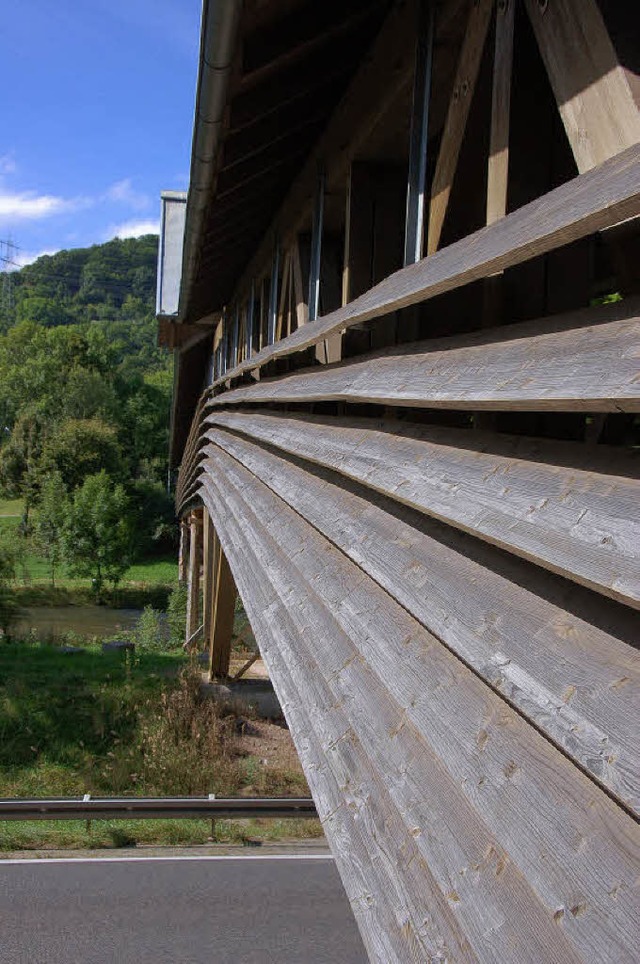 Holzbrcke im Grtt: Ein Sanierungsfal...mellen als Wetterschutz nicht weiter.   | Foto: N.Trenz