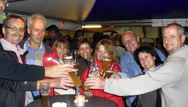 Ein Prosit der  Gemtlichkeit: Ichenheim feiert  das 33. Straenfest.   | Foto: Karin Kaiser