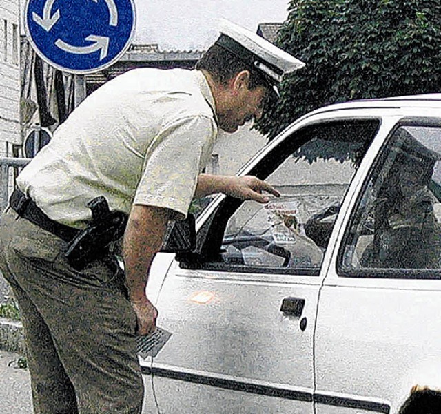 Aktionen zum Schulbeginn: Die Polizei informiert Autofahrer   | Foto: PD